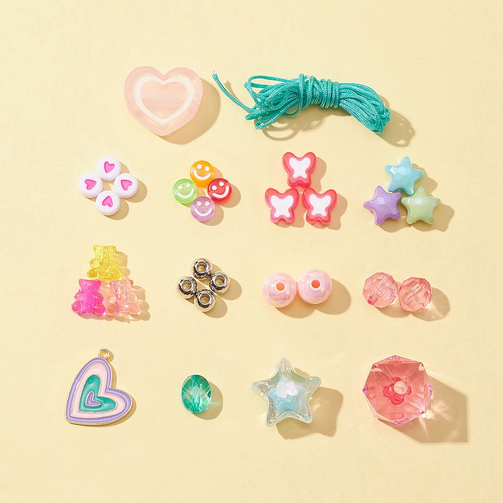 Kinder DIY armbandjes maken set – vrolijke kralen, bedels en draad – gemixte kleuren – inclusief opbergdoos (In bestelling)