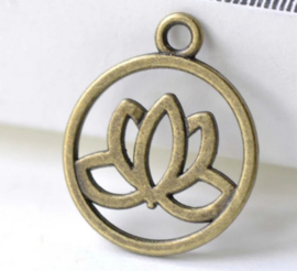 4 x Metalen bedel van een Lotusbloem 24 x 20 x 1,5mm, gat: 2,3mm geel koper kleur