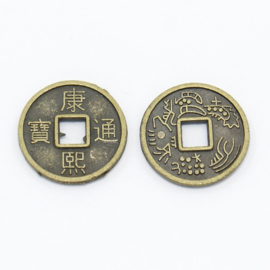 6 x Metalen bedel van een Chinese geluksmunt  c.a. 10mm gat 2 x 2mm geel koper kleur (Nikkelvrij)