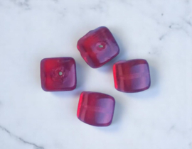 10 x Glaskraal kubus 8 mm rood transparant – gat ca. 1 mm