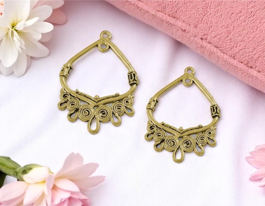 2 x Metalen oorbellen ornamenten – goudkleur – ca. 36,5 x 25 x 3 mm