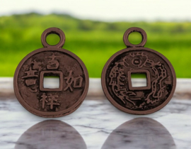 10 x Metalen bedel van een Chinese geluksmunt, rood koperkleur afm. 17 x 13 x 1mm oogje 2mm