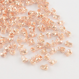 10 x  gesloten mini kalotjes 4 x 2mm oogje 1mm zijwaarts licht rose gold Ø 1,5mm 