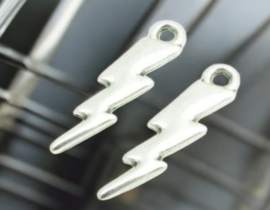 DQ metaal hanger thunder 18mm antiek zilverkleur, oogje 1,5 mm (Nikkelvrij)