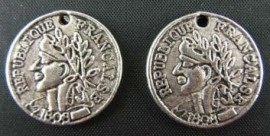 4 x Tibetaans zilveren muntje 18,5  x 18,5 x 1mm