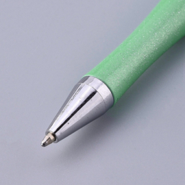 1 x Kunststof/metalen kralenpen 14,4 cm – staafje ca. 55 x 2 mm – lichtgroen