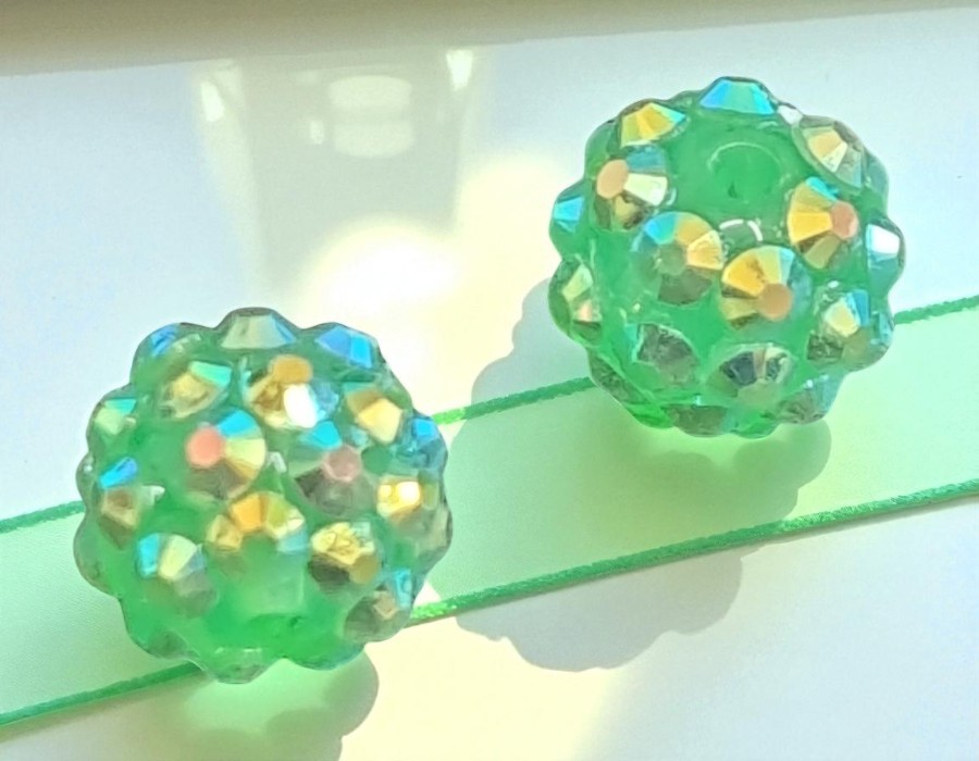 2 x Resin rhinestone kralen 10 mm – Irish green – rijggat ca. 2,2 mm