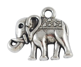 4 x Tibetaans zilveren bedel van een olifant  16 x 14 x 3mm gat: 2mm