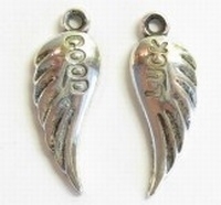10x Antiek zilveren metallook setje vleugels met Good Luck 20 mm