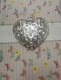 per stuk metalen hanger filigraan hart verzilverd 55 mm