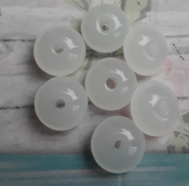 10x discvormige witte glaskraal  9 x 4 mm gat: 1 mm