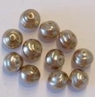 10 x Glasparel slakkenhuisje beige  7 x 8mm gat: 1mm