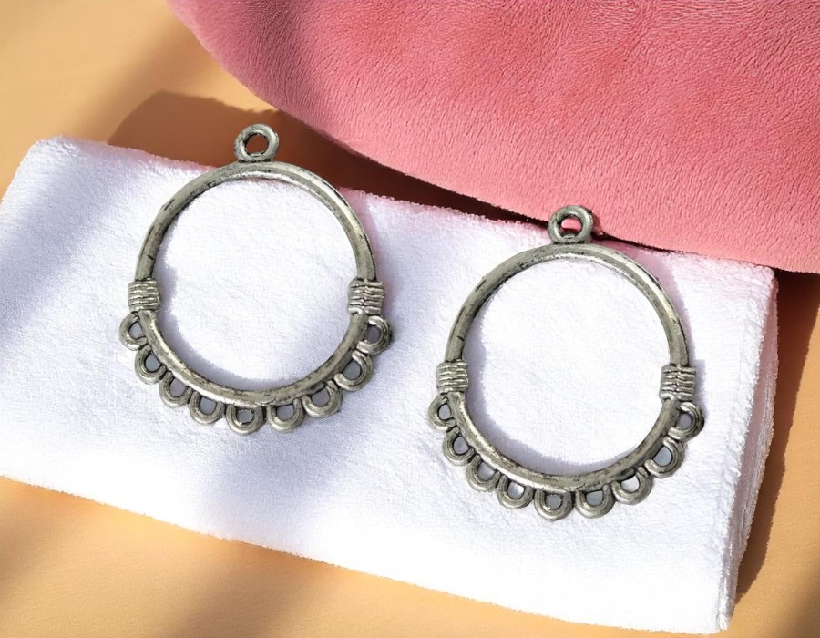 2 x Metalen oorbellen ornamenten – antiek zilverkleur – ca. 30 x 34,5 x 3 mm – oogjes ca. 2 mm
