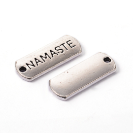 10x Tibetaans zilveren bedeltje tekst: Namaste , 21 x 2mm gat: 2mm