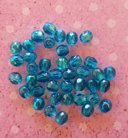 20 stuks  Glaskraal facet blauw 4 mm  seablue