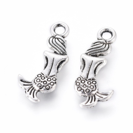 4 x Metalen bedeltje van een zeemeermin, antiek zilverkleur 20 x 8,5 x 2mm, oogje 2mm