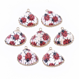 1 x Schelp hanger specials Kokkel Gold Lieveheersbeestjes