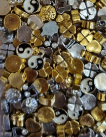 10 x Floating Charms verrassingsmix c.a. 6 mm metaal goud zilver
