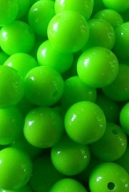 15 x acrylkralen 15,5 mm, gat 2 mm fel groen