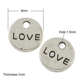 10 x Tibetaans zilveren bedeltje "love" 9 x 1mm gat: 1,5mm ♥