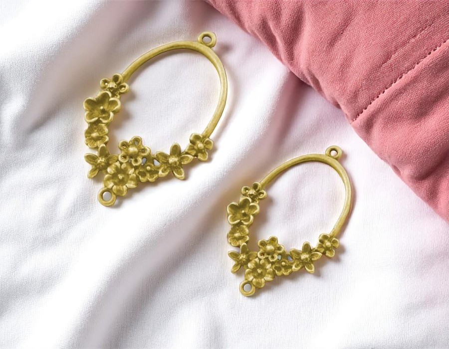 2 x Metalen oorbellen ornamenten – goudkleur – ca. 42 x 26 x 4 mm – gat ca. 1,5 mm
