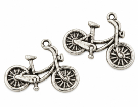 4 x Metalen bedels omafiets 18 x 26 x 2 mm – oogje 2 mm – antiek zilverkleur (Nikkelvrij)