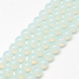 Mooie streng met c.a. 125  ronde glaskralen 6mm gat 1,3mm opalite green