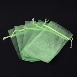 c.a. 100 x mini organza zakjes 5 x 7 cm licht groen