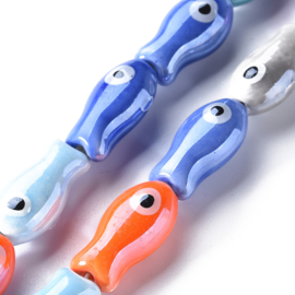 5 x Keramiek kralen – visvorm – mix kleuren – ca. 20 x 10 x 8 mm – rijggat 1,8 mm