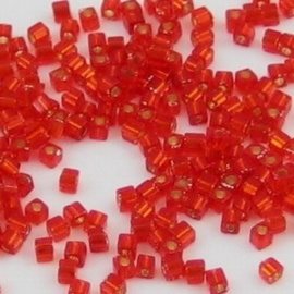 10 gram Cubes 1,8 mm Miyuki Red Transparant Silverlined