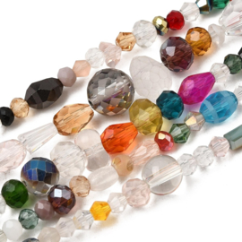 1 x streng Gemixte facet glaskralen 2-15 x 2,5-13,5 mm – gat 0,5 mm – kleurenmix