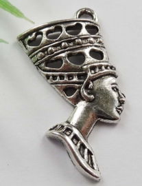 2 x Antiek zilveren hanger van een Egyptische Farao Nefertiti 39×19×4mm, gat 3mm 