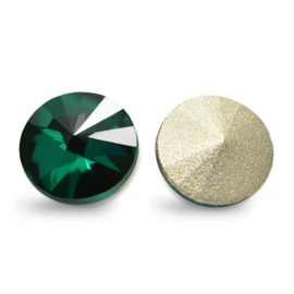 2 x Puntsteen Preciosa  SS39  c.a. 8 x 3,5mm Emerald