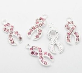 Pink Ribbon bedeltje verzilverd met strass 20 x 10mm ♥ (Nikkelvrij)