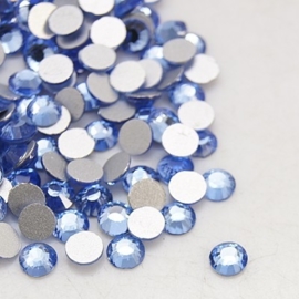 20 x (bijvoorbeeld geschikt als tand - nagel) kristallen 1.8mm  Light Sapphire