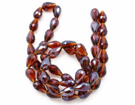 1 x Streng facet druppel glaskralen 12 x 8 mm – gat 1 mm – coconut brown