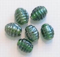 10 x Glaskraal india ovaal ribbel groen 13 mm