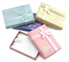 5 x luxe assortiment cadeau doosjes voor bijvoorbeeld kettingen en hangers  5 x 7cm x 2cm