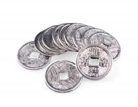 6 x Metalen bedel van een Chinese geluksmunt  c.a. 20mm zilver kleur