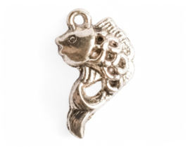 6 x Metalen bedel van een Koi-karper of een zeemeerminstijl vis afm. 20  x 1,5mm oogje 1mm