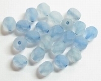 10 x Glaskraal facet mat transparant met blauwe kern 6 mm