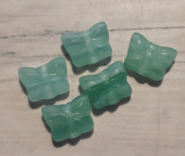 10x Leuke groene glaskraal vorm : vlinder 9 x 7 mm gat:1 mm