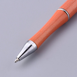 1 x Kunststof/metalen kralenpen 14,4 cm – staafje ca. 55 x 2 mm – donkeroranje
