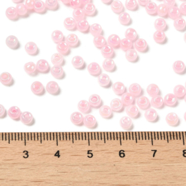 20 gram Glaskralen rocailles Ceylon 4 x 3 mm – gat 1,2 mm – Pink