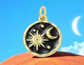 Bedel zwarte emaille met zon en maan, 18K Gold plated 15 x 13 x 2mm oogje 3,4mm