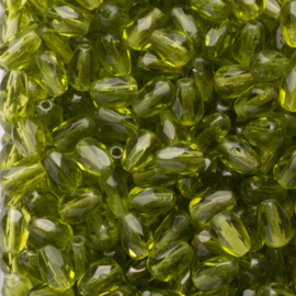 15  x  Ovale Tsjechische kralen facet kristal 7x4mm kleur: groen Gat c.a.: 1mm