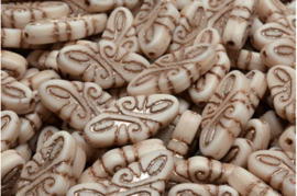 2 x Tsjechische Glaskralen Ornamental Arabesque Beads 19x9mm beige