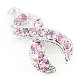 Pink Ribbon bedeltje verzilverd met strass 20 x 10mm ♥ (Nikkelvrij)