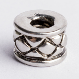 Be Charmed kraal zilver met een rhodium laag (nikkelvrij) c.a.7x 10mm groot gat: 4mm