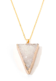 Halsketting met natuursteen hanger Crystal driehoek veer 45-50cm Goudkleur/Melkwit
